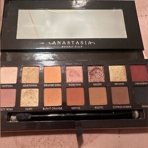 Anastasia soft glam palette